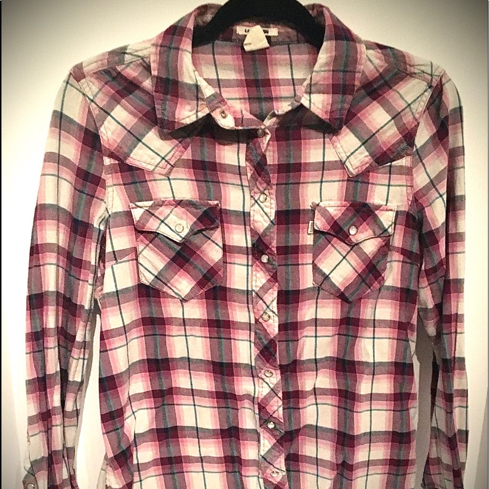 Women’s Levi’s Long Sleeve Button Up Top